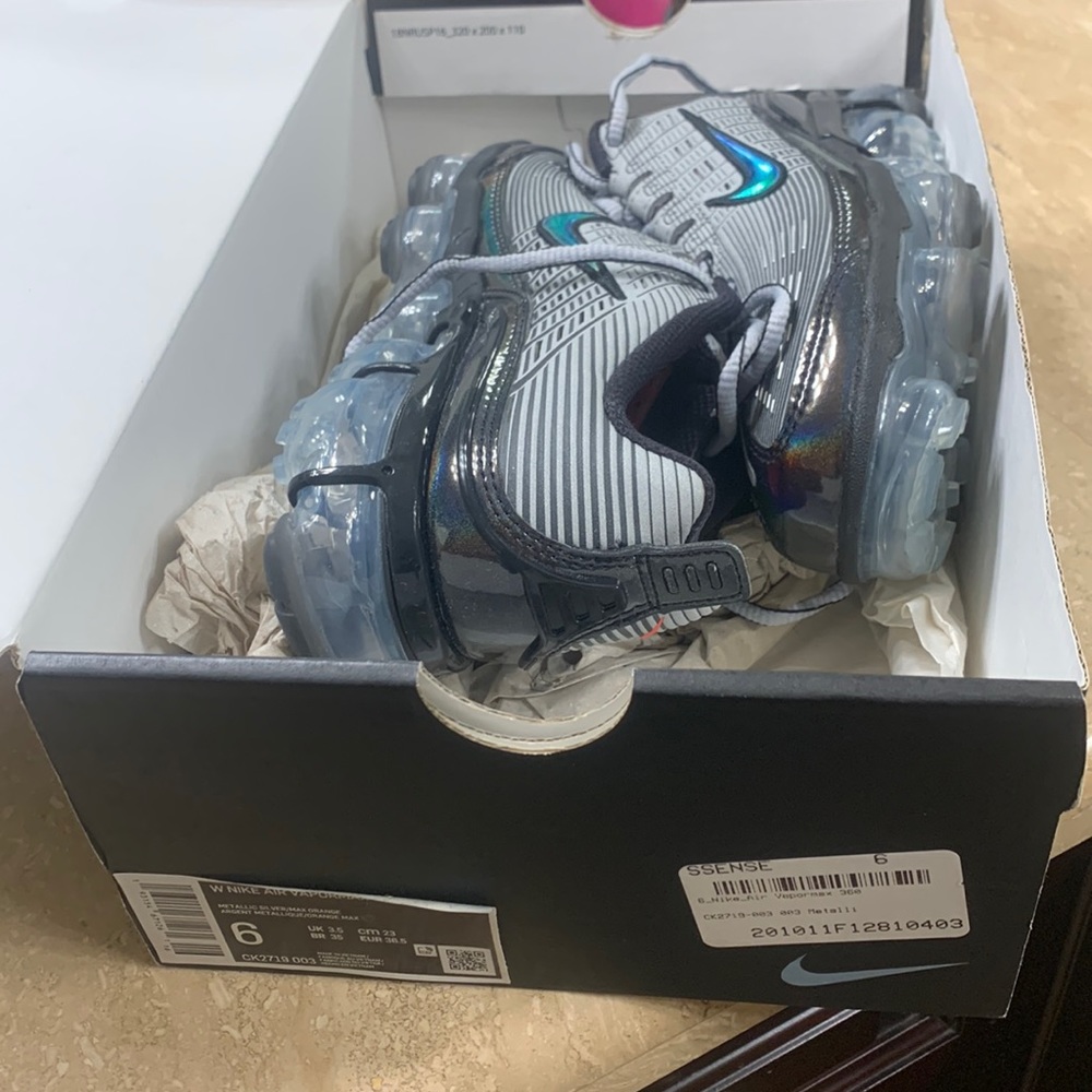 Brand new never worn Nike air Vapor max